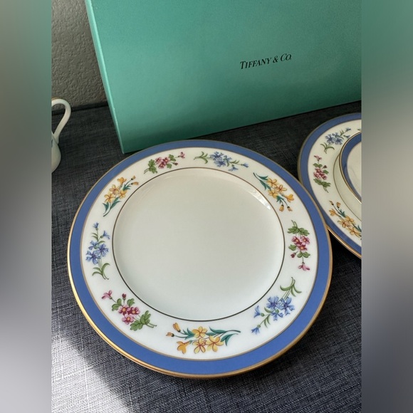 Tiffany & Co tea cups, saucer and dessert plate - Picture 11 of 14